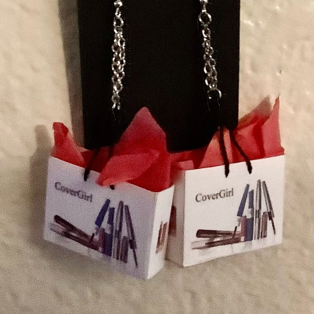 Cover girl Shopping Bag Earrings
